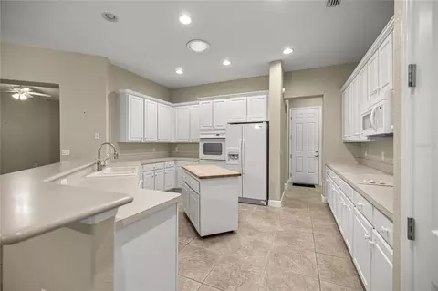 Kitchen - 9512 SE 124th Loop, Summerfield, FL 34491 photo 2 of 4