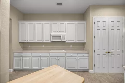 Kitchen - 9512 SE 124th Loop, Summerfield, FL 34491 photo 1 of 4