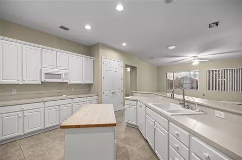 Kitchen - 9512 SE 124th Loop, Summerfield, FL 34491 photo 3 of 4