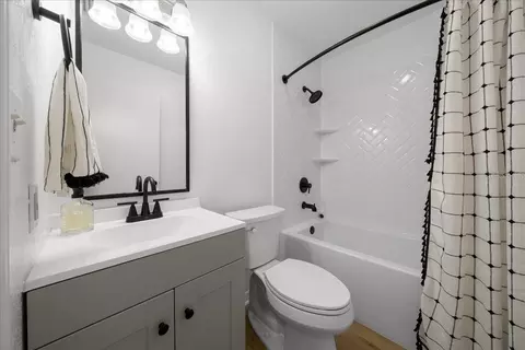 Bath - 685 NW 67th Pl, Ocala, FL 34475 photo 3 of 3