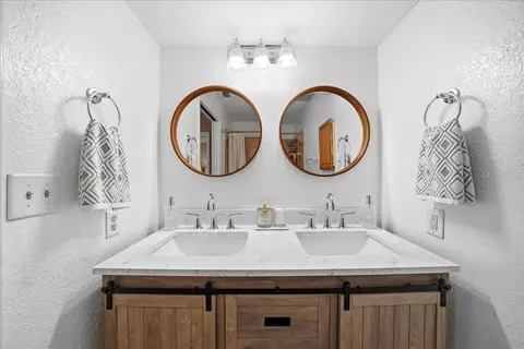 Bath - 685 NW 67th Pl, Ocala, FL 34475 photo 3 of 4