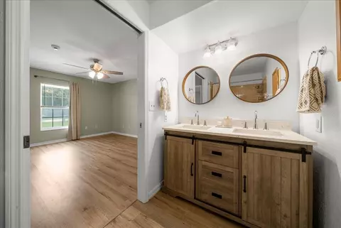 Bath - 685 NW 67th Pl, Ocala, FL 34475 photo 1 of 3