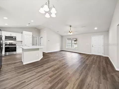 Living - 38 Willow Rd, Ocala, FL 34472 photo 3 of 4