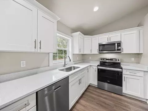 Kitchen - 38 Willow Rd, Ocala, FL 34472 photo 5 of 6