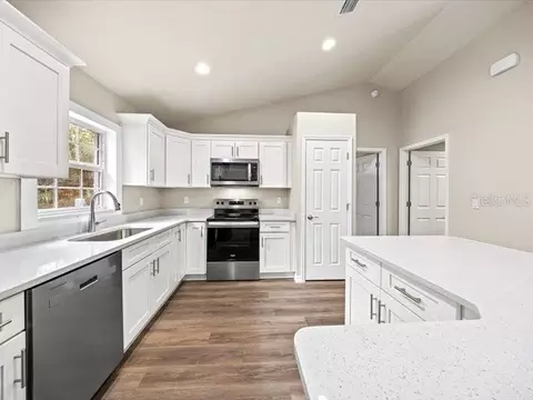 Kitchen - 38 Willow Rd, Ocala, FL 34472 photo 4 of 6