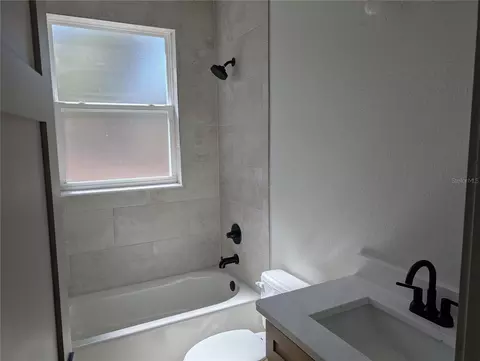 Bath - 1303 NE 23rd Ave, Ocala, FL 34470 photo 5 of 6