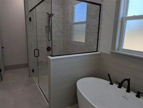Bath - 1303 NE 23rd Ave, Ocala, FL 34470 photo 2 of 6