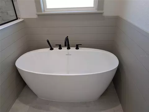 Bath - 1303 NE 23rd Ave, Ocala, FL 34470 photo 3 of 6
