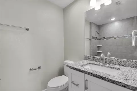 Bath - 3271 SW 158th Loop, Ocala, FL 34473 photo 2 of 3