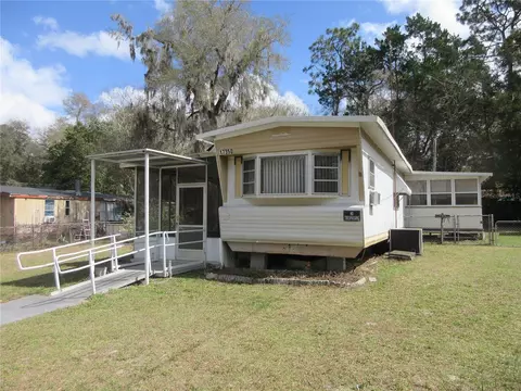 17350 SE 66th St, Ocklawaha, FL 32179