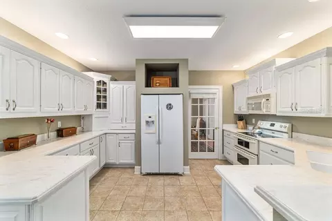 Kitchen - 905 SE 12th St, Ocala, FL 34471 photo 2 of 2