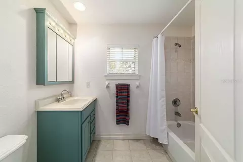 Bath - 905 SE 12th St, Ocala, FL 34471 photo 3 of 4