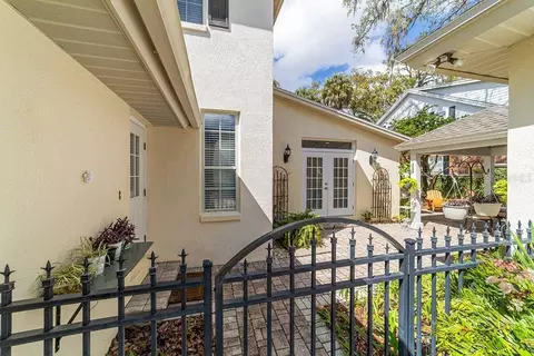 Exterior - 905 SE 12th St, Ocala, FL 34471 photo 5 of 14