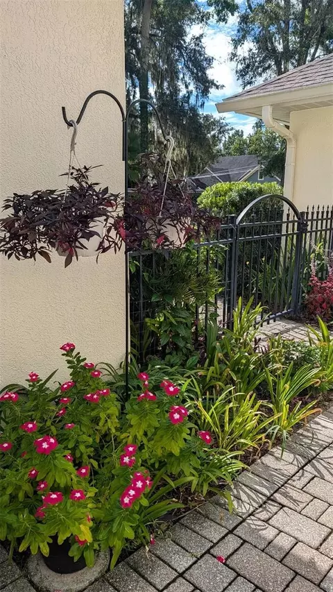 Exterior - 905 SE 12th St, Ocala, FL 34471 photo 11 of 14
