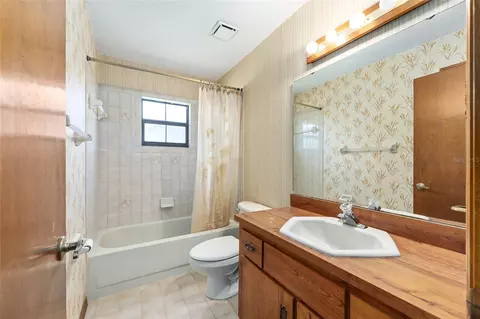 Bath - 3836 SE 45th Pl, Ocala, FL 34480 photo 2 of 2