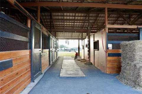 Entry Way - 12895 NW Gainesville Rd, Reddick, FL 32686 photo 1 of 2