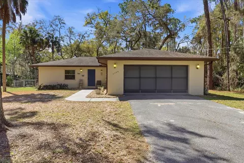 9740 W Cranberry St, Crystal River, FL 34428