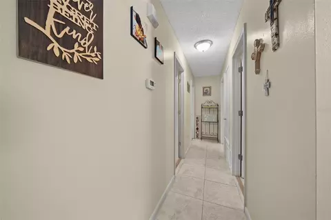 Entry Way - 2004 NE 52nd St, Ocala, FL 34479 photo 1 of 2