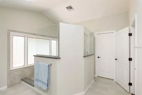 Bath - 5002 SE 7 Pl, Ocala, FL 34471 photo 4 of 5
