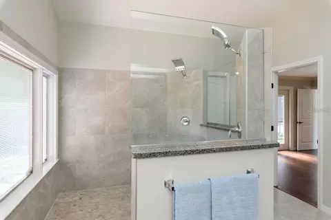 Bath - 5002 SE 7 Pl, Ocala, FL 34471 photo 3 of 5