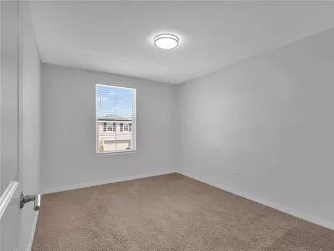 Bedroom - 602 Olive Conch St, Ruskin, FL 33570 photo 4 of 6