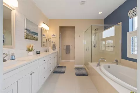 Bath - 9299 SW 66th Loop, Ocala, FL 34481 photo 1 of 3
