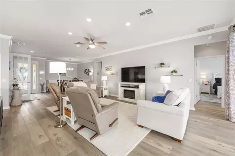 Living - 9299 SW 66th Loop, Ocala, FL 34481 photo 2 of 3