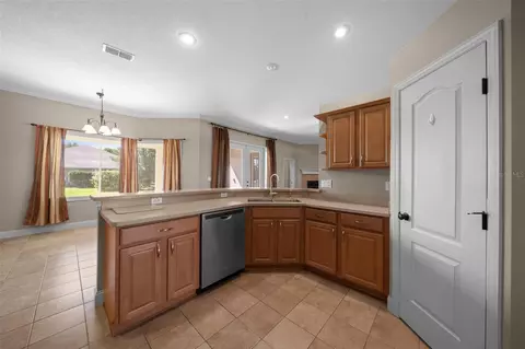 Kitchen - 5073 SE 39th Loop, Ocala, FL 34480 photo 4 of 4