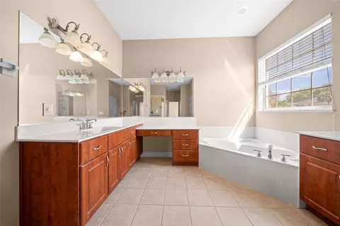 Bath - 5073 SE 39th Loop, Ocala, FL 34480 photo 2 of 11