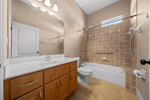 Bath - 5073 SE 39th Loop, Ocala, FL 34480 photo 7 of 11