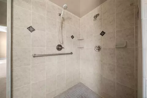 Bath - 5073 SE 39th Loop, Ocala, FL 34480 photo 6 of 11