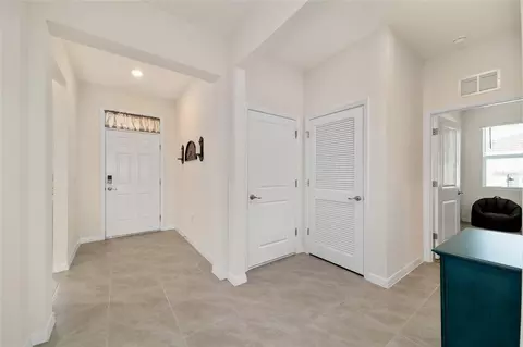 Entry Way - 6053 SW 93rd Loop, Ocala, FL 34476 photo 4 of 9