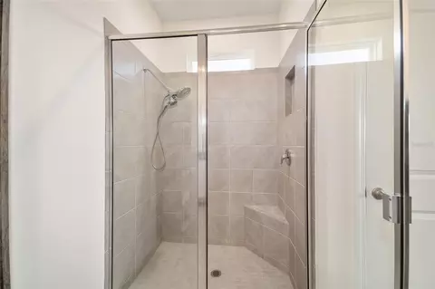 Bath - 6053 SW 93rd Loop, Ocala, FL 34476 photo 3 of 4