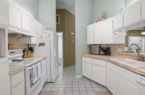 Kitchen - 826 E Gaines Ln, Hernando, FL 34442 photo 3 of 3