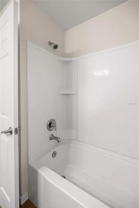 Bath - 4664 SW 40th Pl, Ocala, FL 34474 photo 3 of 3
