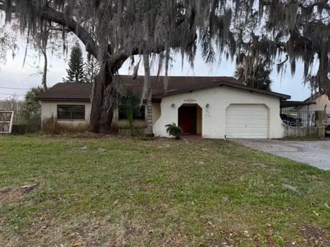 701 Madison St, Tavares, FL 32778