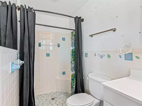 Bath - 6350 NE 86th Ave, Bronson, FL 32621 photo 7 of 7