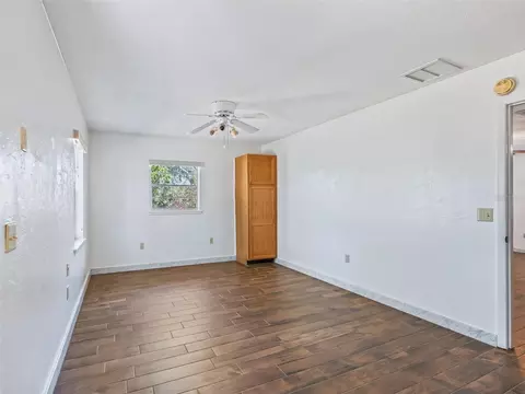 Bedroom - 6350 NE 86th Ave, Bronson, FL 32621 photo 6 of 7