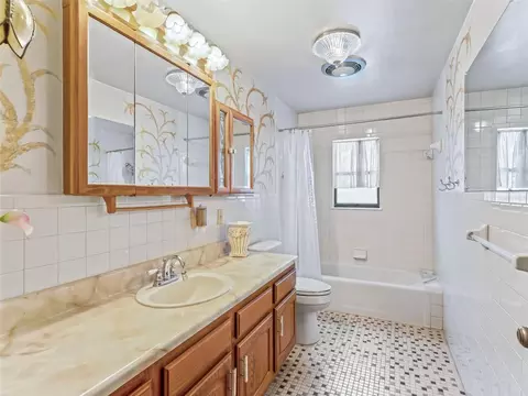 Bath - 6350 NE 86th Ave, Bronson, FL 32621 photo 4 of 7