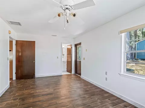 Bedroom - 6350 NE 86th Ave, Bronson, FL 32621 photo 7 of 7