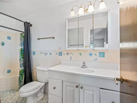 Bath - 6350 NE 86th Ave, Bronson, FL 32621 photo 6 of 7