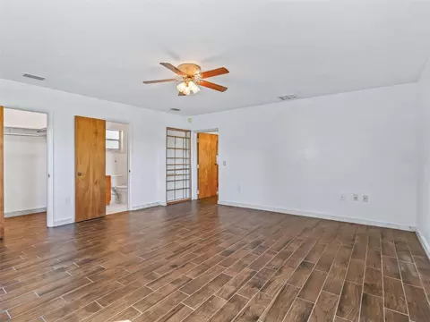 Bedroom - 6350 NE 86th Ave, Bronson, FL 32621 photo 5 of 7