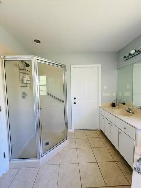 Bath - 16 Pecan Drive Loop, Ocala, FL 34472 photo 3 of 4