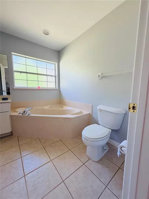 Bath - 16 Pecan Drive Loop, Ocala, FL 34472 photo 2 of 4