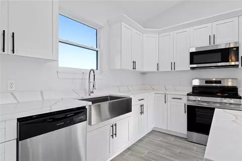 Kitchen - 42 Juniper Pass Ter, Ocala, FL 34480 photo 2 of 3