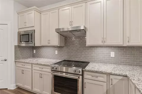 Kitchen - 9267 SW 56th Loop, Ocala, FL 34481 photo 6 of 8
