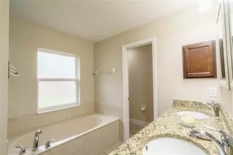 Bath - 5273 SW 96th Pl, Ocala, FL 34476 photo 4 of 8
