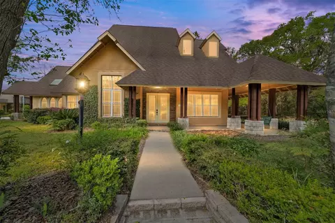 Exterior - 16638 N Highway 329, Reddick, FL 32686 photo 2 of 24