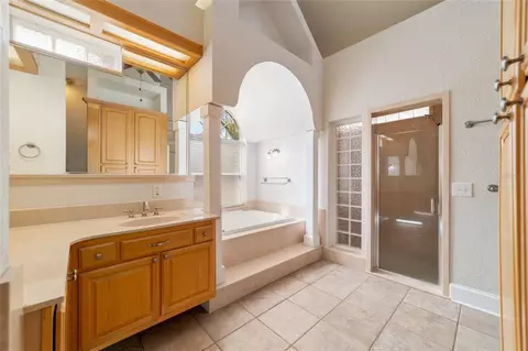 Bath - 16638 N Highway 329, Reddick, FL 32686 photo 2 of 7