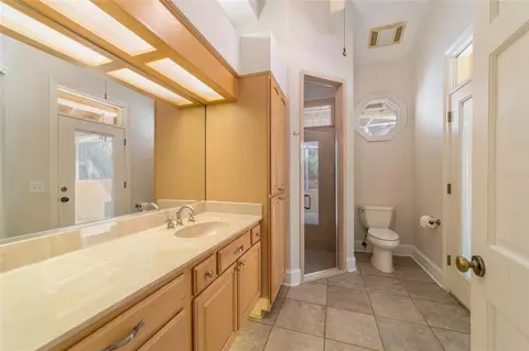Bath - 16638 N Highway 329, Reddick, FL 32686 photo 3 of 7